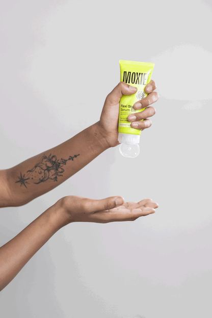 Gel for wavy hair providing frizz control and flexible hold for defined waves